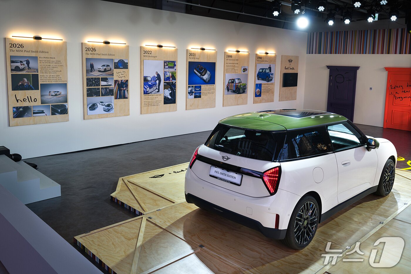 본문 이미지 - 26일 서울 용산 이태원에서 미니(MINI) 코리아가 공개한 '디 올-일렉트릭 미니 폴 스미스 에디션'의 모습(미니 코리아 제공). 2026.02.26.
