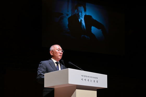 현대차, 사상 첫 60만원 돌파…연이틀 급등 신고가[핫종목]