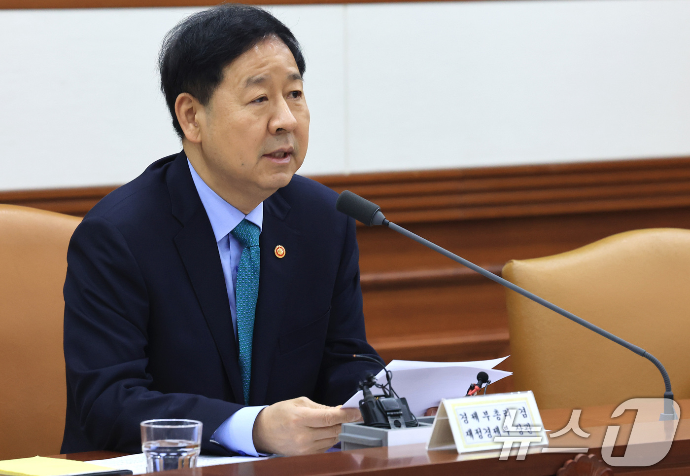 (서울=뉴스1) 임세영 기자 = 구윤철 경제부총리 겸 재정경제부 장관이 26일 서울 종로구 정부서울청사에서 열린 민생물가 특별관리 관계장관 TF회의에서 모두발언을 하고 있다. 20 …