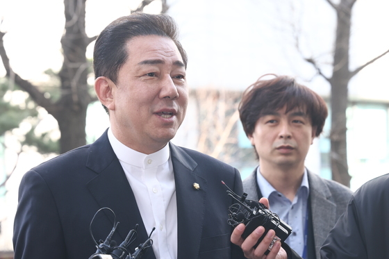 13개 의혹 김병기 경찰 출석…"모든 의혹 해소하고 명예 회복할 것"