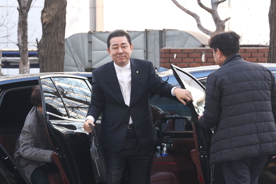 경찰 소환조사 출석하는 김병기 의원