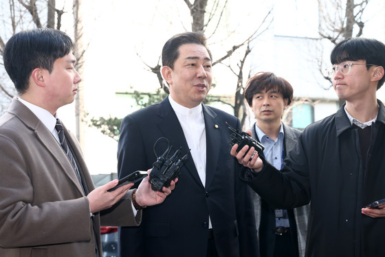 [뉴스1 PICK]포토라인 선 김병기 "모든 의혹과 음해 반드시 명예 회복"
