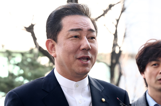 '13가지 의혹' 김병기, 경찰 조사 14시간여 만에 종료…오늘 2차 소환