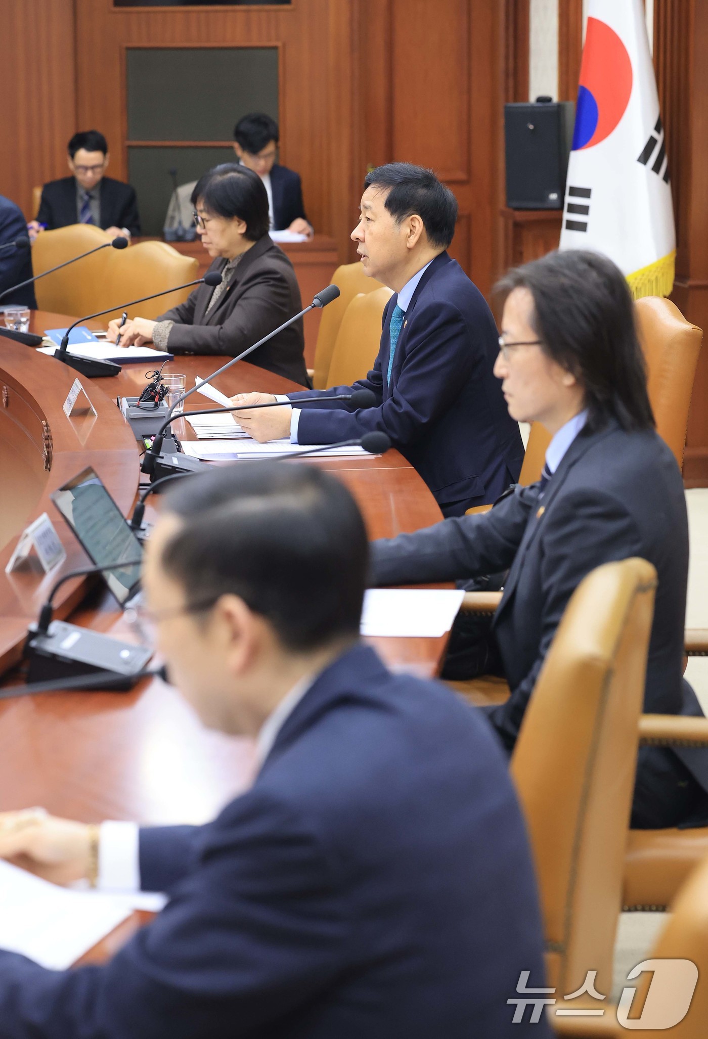 (서울=뉴스1) 임세영 기자 = 구윤철 경제부총리 겸 재정경제부 장관이 26일 서울 종로구 정부서울청사에서 열린 민생물가 특별관리 관계장관 TF회의에서 모두발언을 하고 있다. 20 …