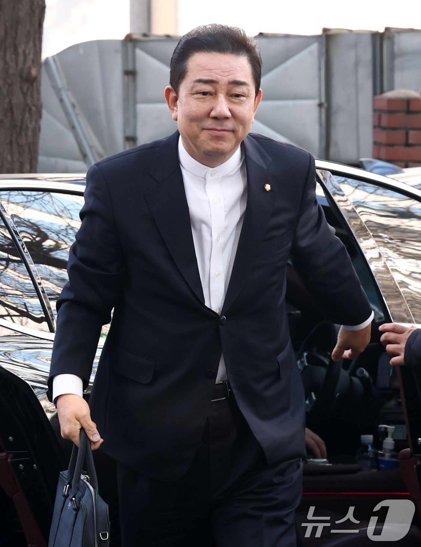 (서울=뉴스1) 최지환 기자 = 공천헌금 수수 의혹 등 13가지 의혹으로 수사를 받고 있는 김병기 무소속 의원이 26일 오전 서울 마포구 서울경찰청 공공범죄수사대에 피의자 신분으로 …