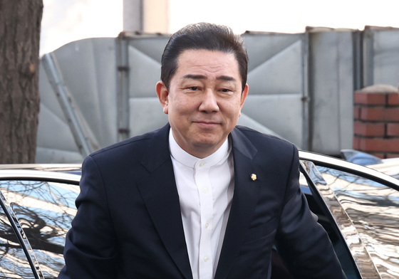 '13개 비위 의혹' 김병기 의원 피의자 조사 출석