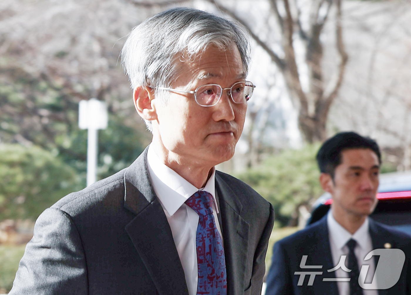 (서울=뉴스1) 김민지 기자 = 조희대 대법원장이 26일 오전 서울 서초구 대법원으로 출근하고 있다. 2026.2.26/뉴스1