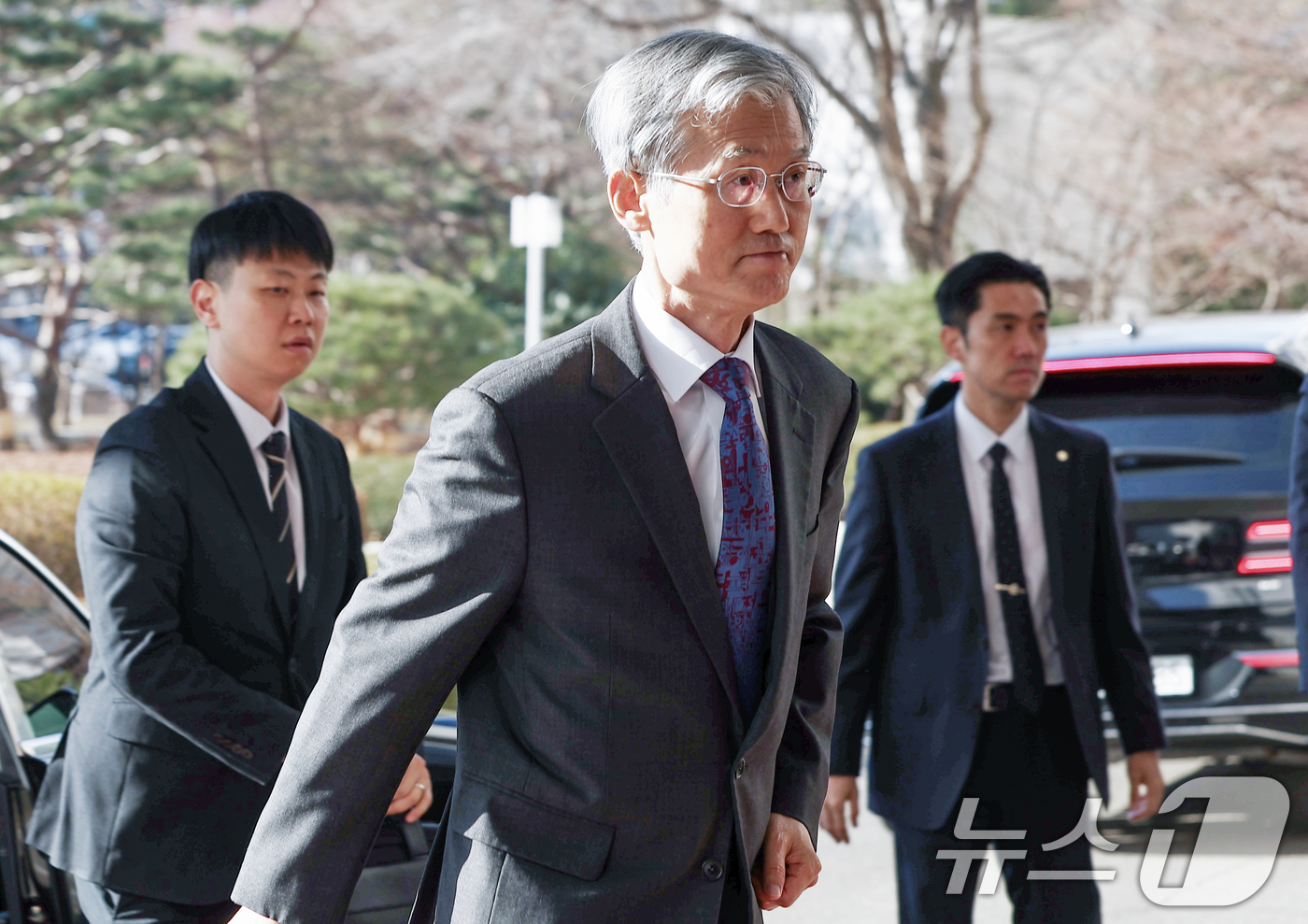 (서울=뉴스1) 김민지 기자 = 조희대 대법원장이 26일 오전 서울 서초구 대법원으로 출근하고 있다. 2026.2.26/뉴스1