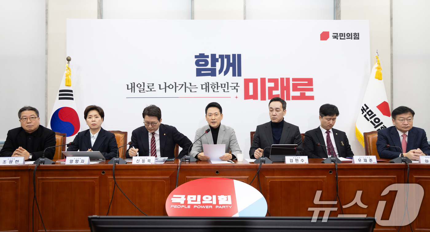 (서울=뉴스1) 이승배 기자 = 장동혁 국민의힘 대표가 26일 서울 여의도 국회에서 열린 최고위원회의에서 모두발언하고 있다. 2026.2.26/뉴스1