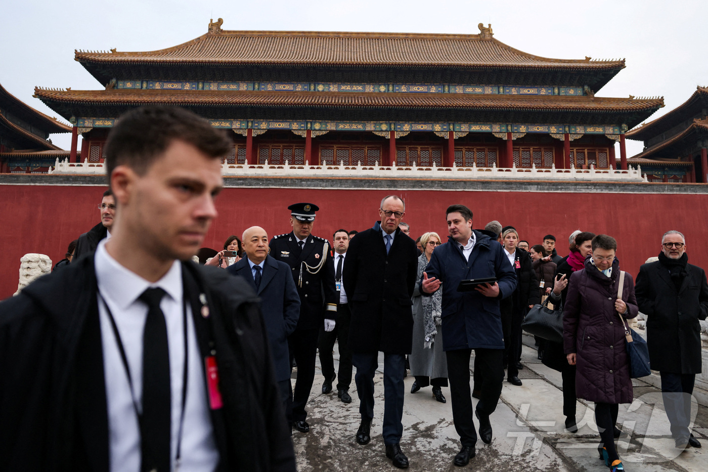 (로이터=뉴스1) 정은지 특파원 = 프리드리히 메르츠 독일 총리가 26일 중국 베이징 자금성을 방문했다. 2026.2.26ⓒ 로이터=뉴스1