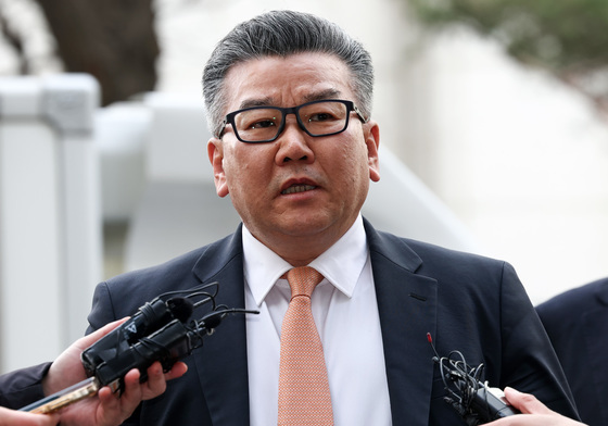 '軍기밀누설' 유병호 감사위원 경찰 출석…"비밀 한 글자도 없다"