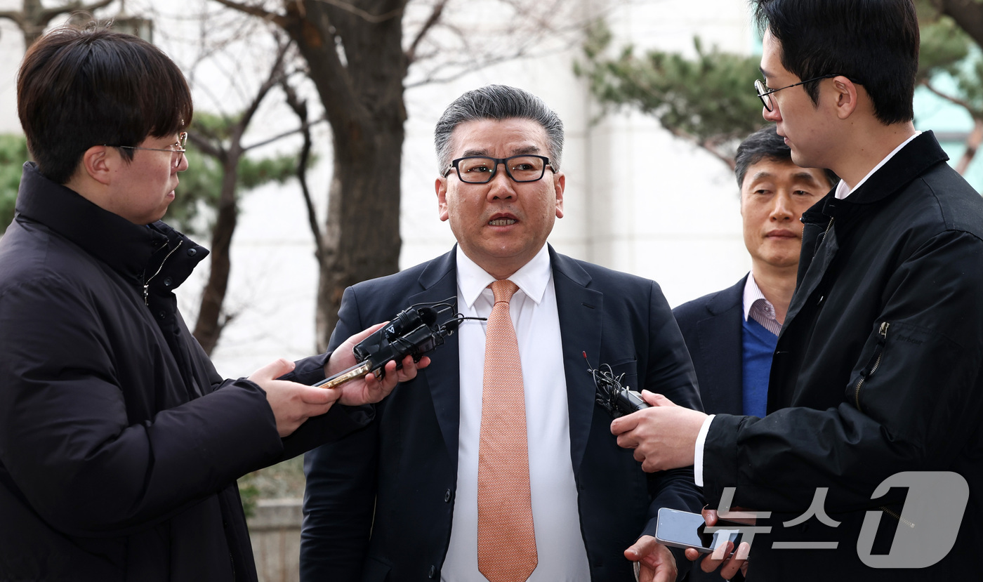 (서울=뉴스1) 최지환 기자 = 감사원의 '서해 피격' 감사 발표 과정에서 군 기밀 유출 혐의를 받는 유병호 감사위원이 26일 오전 서울 마포구 서울경찰청 공공범죄수사대에 피의자 …