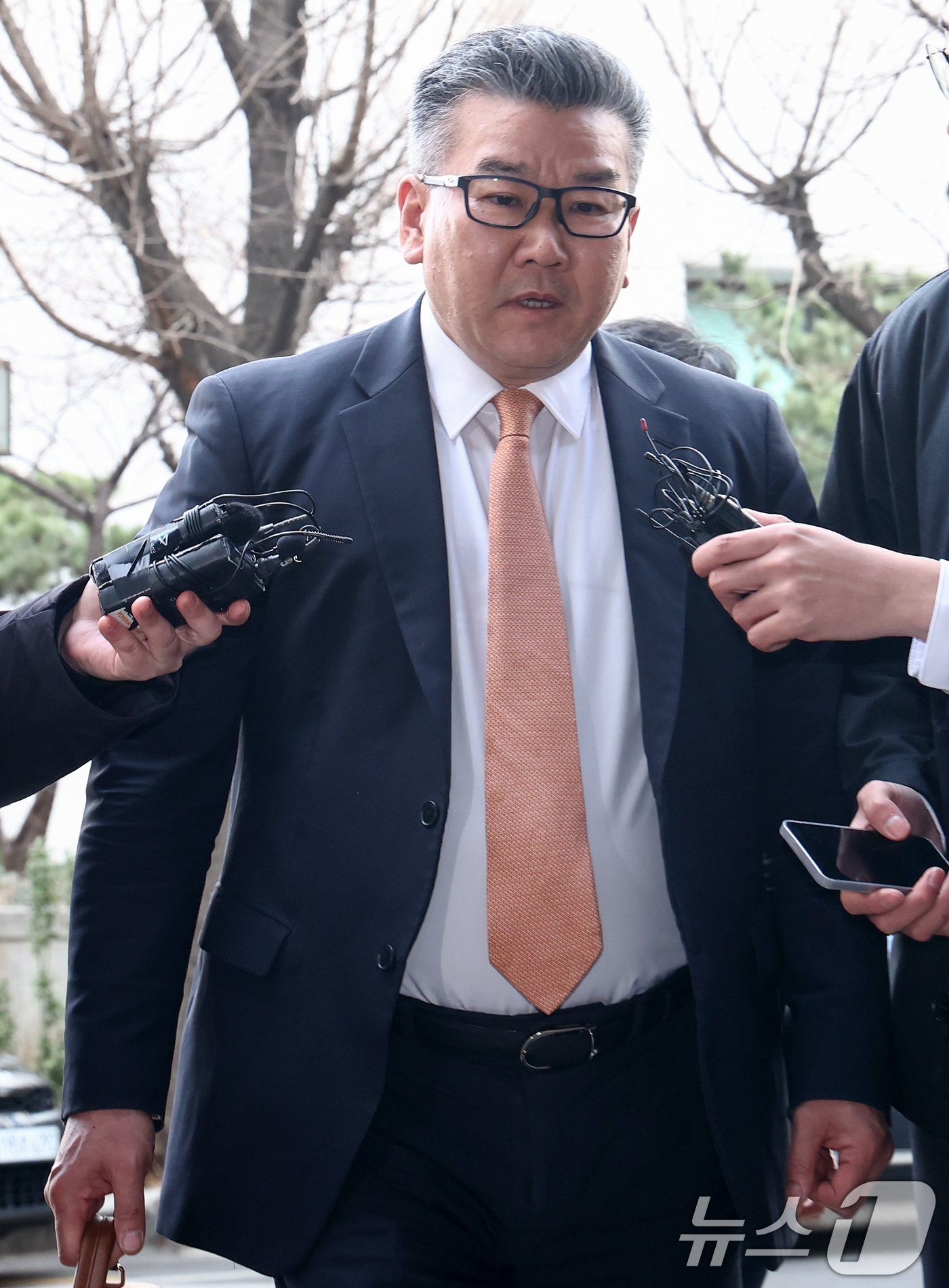 (서울=뉴스1) 최지환 기자 = 감사원의 '서해 피격' 감사 발표 과정에서 군 기밀 유출 혐의를 받는 유병호 감사위원이 26일 오전 서울 마포구 서울경찰청 공공범죄수사대에 피의자 …