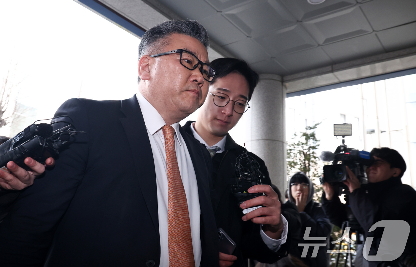 (서울=뉴스1) 최지환 기자 = 감사원의 '서해 피격' 감사 발표 과정에서 군 기밀 유출 혐의를 받는 유병호 감사위원이 26일 오전 서울 마포구 서울경찰청 공공범죄수사대에 피의자 …