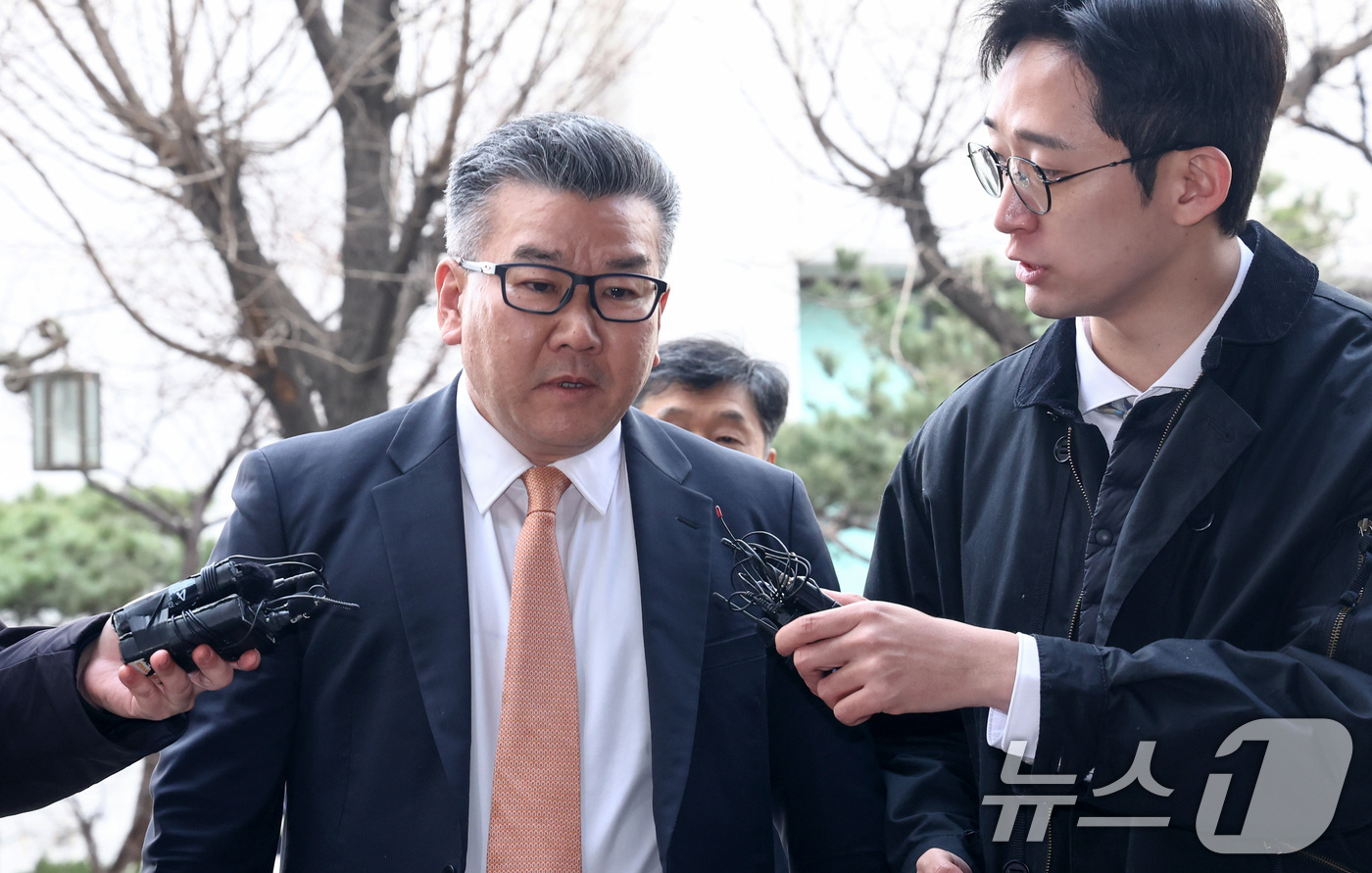 (서울=뉴스1) 최지환 기자 = 감사원의 '서해 피격' 감사 발표 과정에서 군 기밀 유출 혐의를 받는 유병호 감사위원이 26일 오전 서울 마포구 서울경찰청 공공범죄수사대에 피의자 …