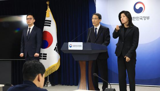 가짜뉴스 엄정 대응 담화문 발표 나선 유재성·구자현