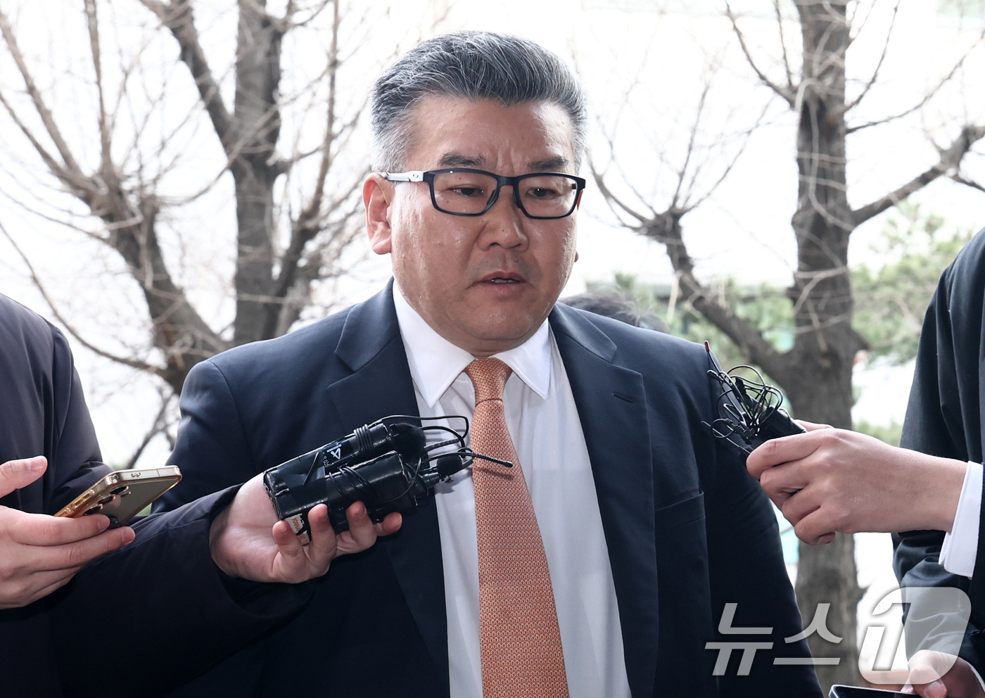 (서울=뉴스1) 최지환 기자 = 감사원의 '서해 피격' 감사 발표 과정에서 군 기밀 유출 혐의를 받는 유병호 감사위원이 26일 오전 서울 마포구 서울경찰청 공공범죄수사대에 피의자 …