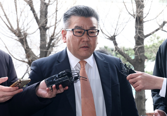 경찰 출석하며 입장 밝히는 유병호 감사위원