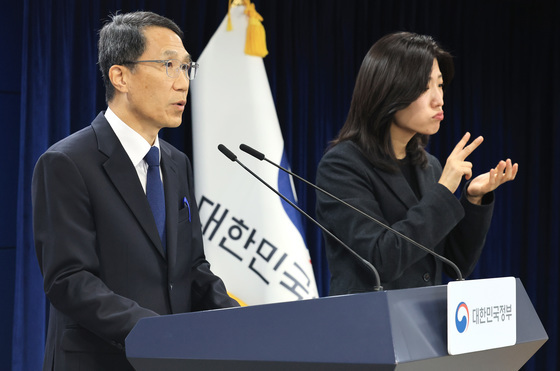 가짜뉴스 엄정 대응 담화문 발표 나선 유재성