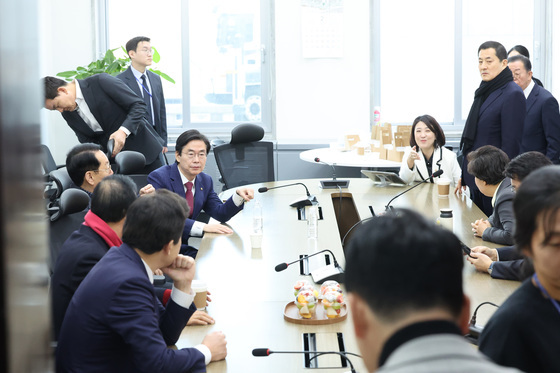 한자리에 모인 국민의힘 중진들