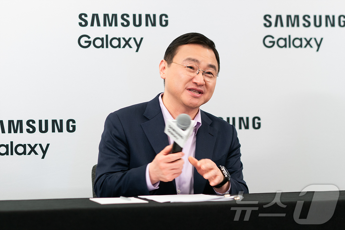 (샌프란시스코=뉴스1) 이기범 기자 = 노태문 삼성전자 대표이사 겸 디바이스경험(DX) 부문장(사장)이 25일(현지시간) 미국 샌프란시스코에서 '갤럭시 언팩 2026' 기자 간담회 …