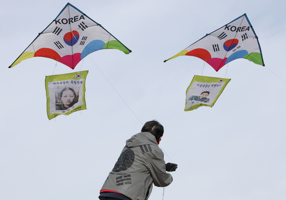 사흘 앞으로 다가온 3·1절, 독립운동가 모습 담긴 연날리기
