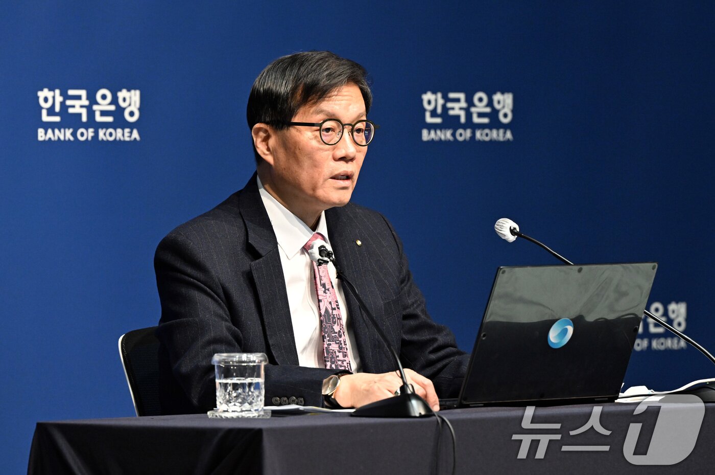 본문 이미지 - 이창용 한국은행 총재가 26일 서울 중구 한국은행 본관에서 열린 기자간담회에서 발언하고 있다. 2026.2.26 ⓒ 뉴스1 사진공동취재단