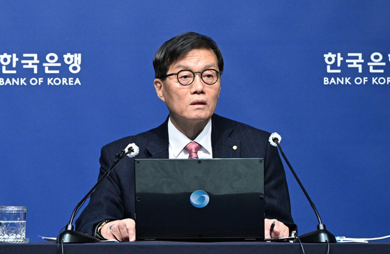 이창용 "반도체 호조에 올해 성장률 0.35%p↑…美 관세 영향 제한적"