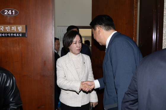 대구경북 행정통합 찬반 투표소 나서는 이인선 의원