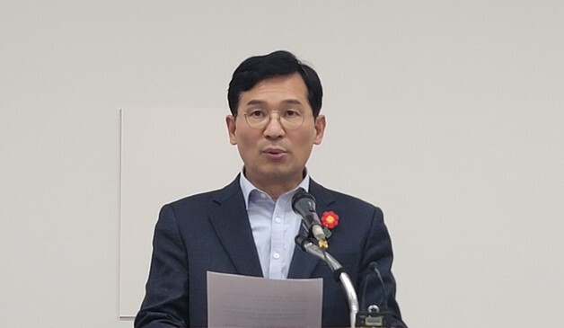 '미투 논란' 유행열 청주시장 출마예정자 "정치공작 뿌리뽑겠다"