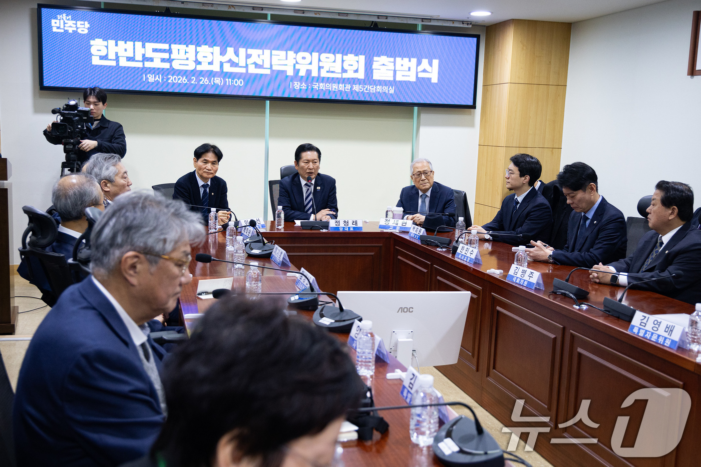 (서울=뉴스1) 유승관 기자 = 정청래 더불어민주당 대표가 26일 서울 여의도 국회 의원회관에서 열린 한반도평화신전략위원회 출범식에서 인사말을 하고 있다. 2026.2.26/뉴스1 …