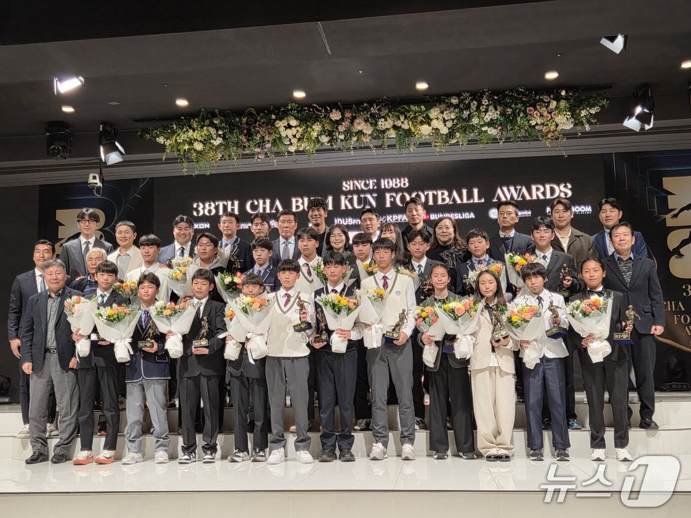 본문 이미지 - 제38회 차범근 축구상 시상자들 ⓒ News1 안영준 기자