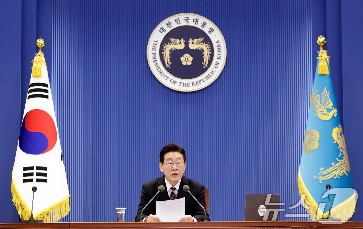 (서울=뉴스1) 허경 기자 = 이재명 대통령이 26일 청와대 여민관에서 열린 수석보좌관회의에서 발언하고 있다. (청와대통신사진기자단) 2026.2.26/뉴스1