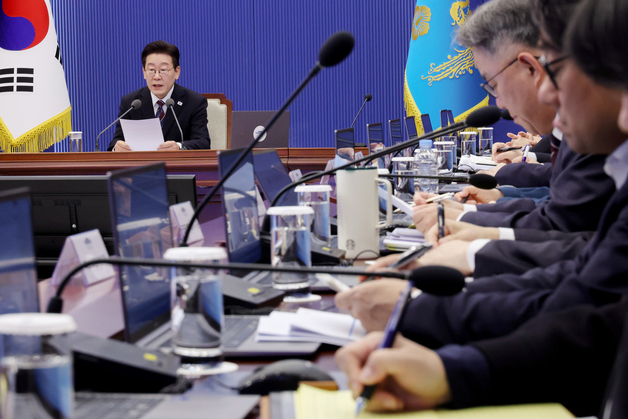 수석보좌관회의 발언하는 이재명 대통령