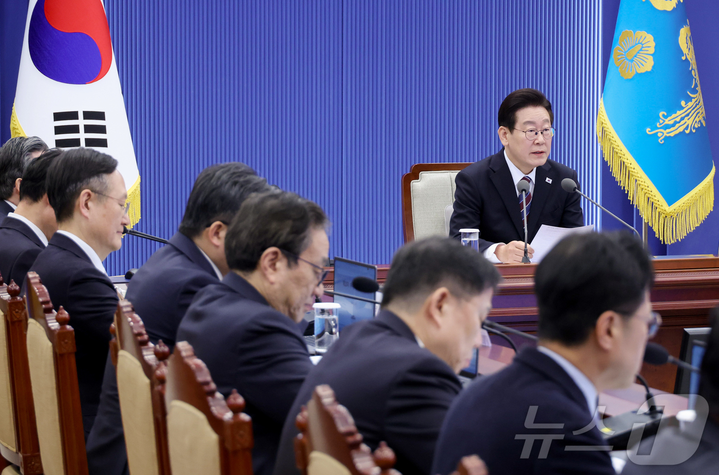 (서울=뉴스1) 이재명 기자 = 이재명 대통령이 26일 청와대에서 열린 수석보좌관회의에서 발언을 하고 있다. (청와대통신사진기자단) 2026.2.26/뉴스1