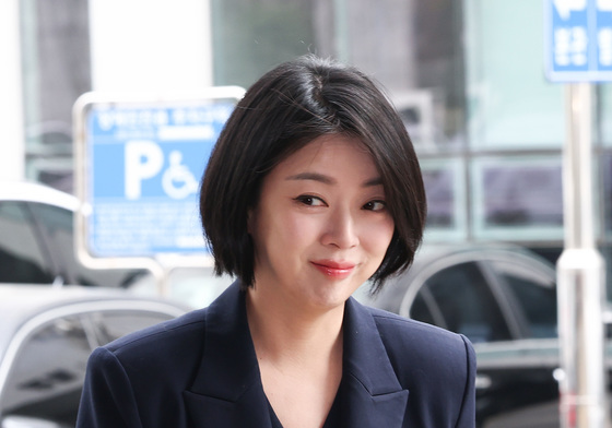 당원권정지 효력정지 가처분 심문기일 출석하는 배현진 의원