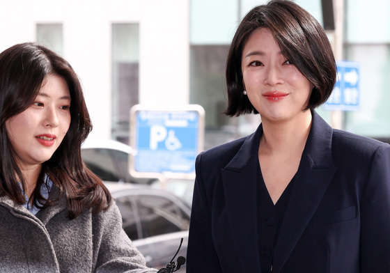 당원권정지 효력정지 가처분 첫 심문기일 출석하는 배현진 의원