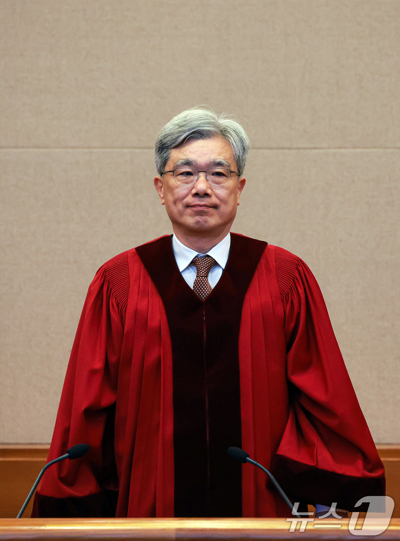 (서울=뉴스1) 이호윤 기자 = 김상환 헌법재판소장이 26일 서울 종로구 헌법재판소에서 열린 출입국 관리 '안면 이미지 등 생체정보 활용' 헌법소원 결론 등 2월 심판사건 선고를 …