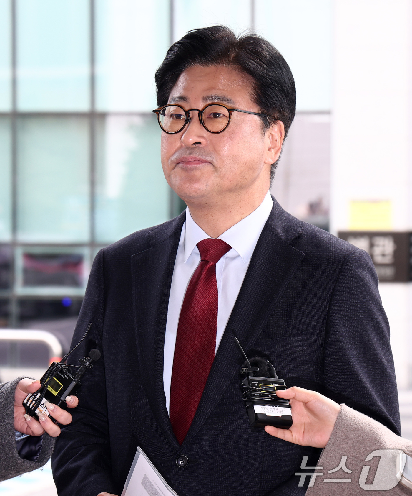 (서울=뉴스1) 최지환 기자 = 김종혁 전 국민의힘 최고위원이 26일 오후 서울 양천구 서울남부지방법원에서 열린 국민의힘 징계 효력정지 가처분사건 첫 심문기일에 출석하고 있다.김 …