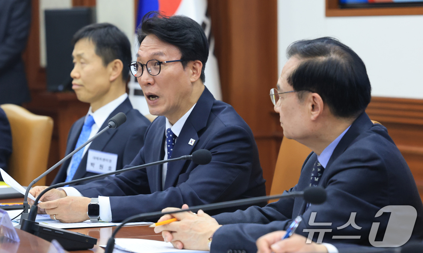 (서울=뉴스1) 임세영 기자 = 김민석 국무총리가 26일 서울 종로구 정부서울청사에서 열린 민-관 대테러 업무혁신 TF 2차 회의에서 모두발언을 하고 있다. 2026.2.26/뉴스 …