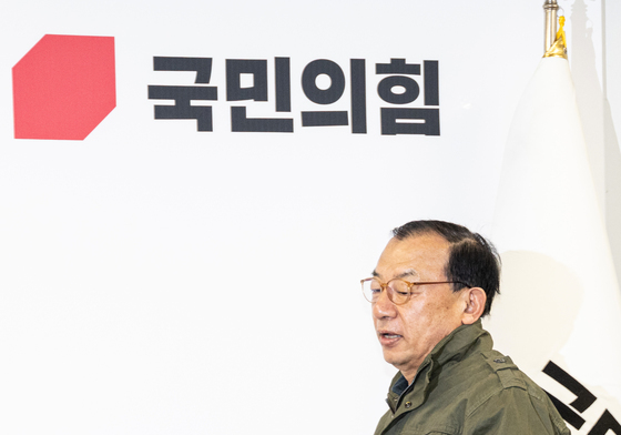 회의 참석하는 이정현 공천관리위원장