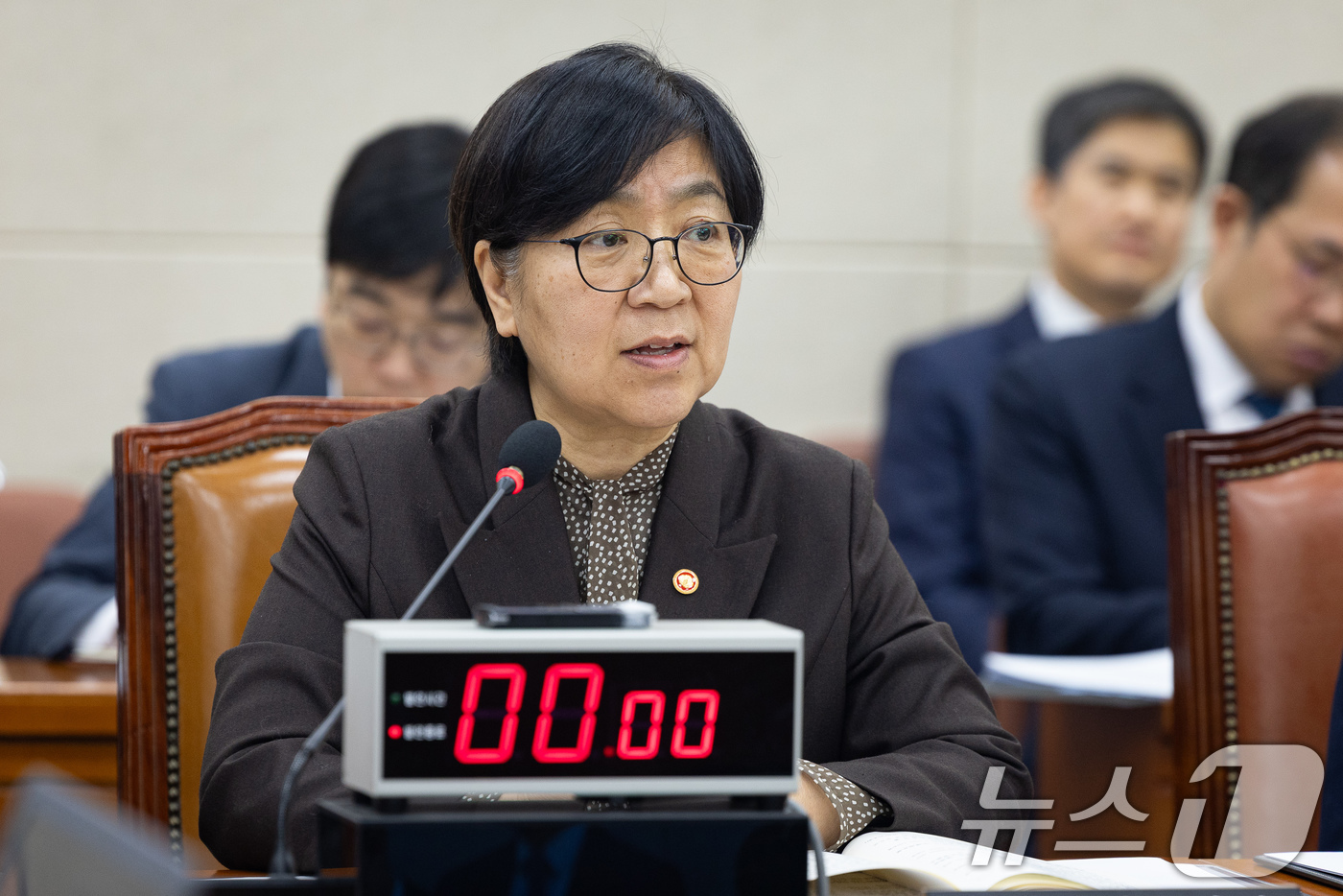(서울=뉴스1) 유승관 기자 = 정은경 보건복지부 장관이 26일 서울 여의도 국회에서 열린 제432회 국회(임시회) 보건복지위원회 제1차 전체회의에서 의원 질의에 답하고 있다. 2 …