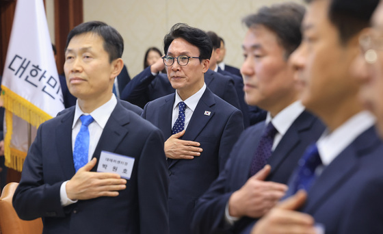 국민의례하는 김민석 총리