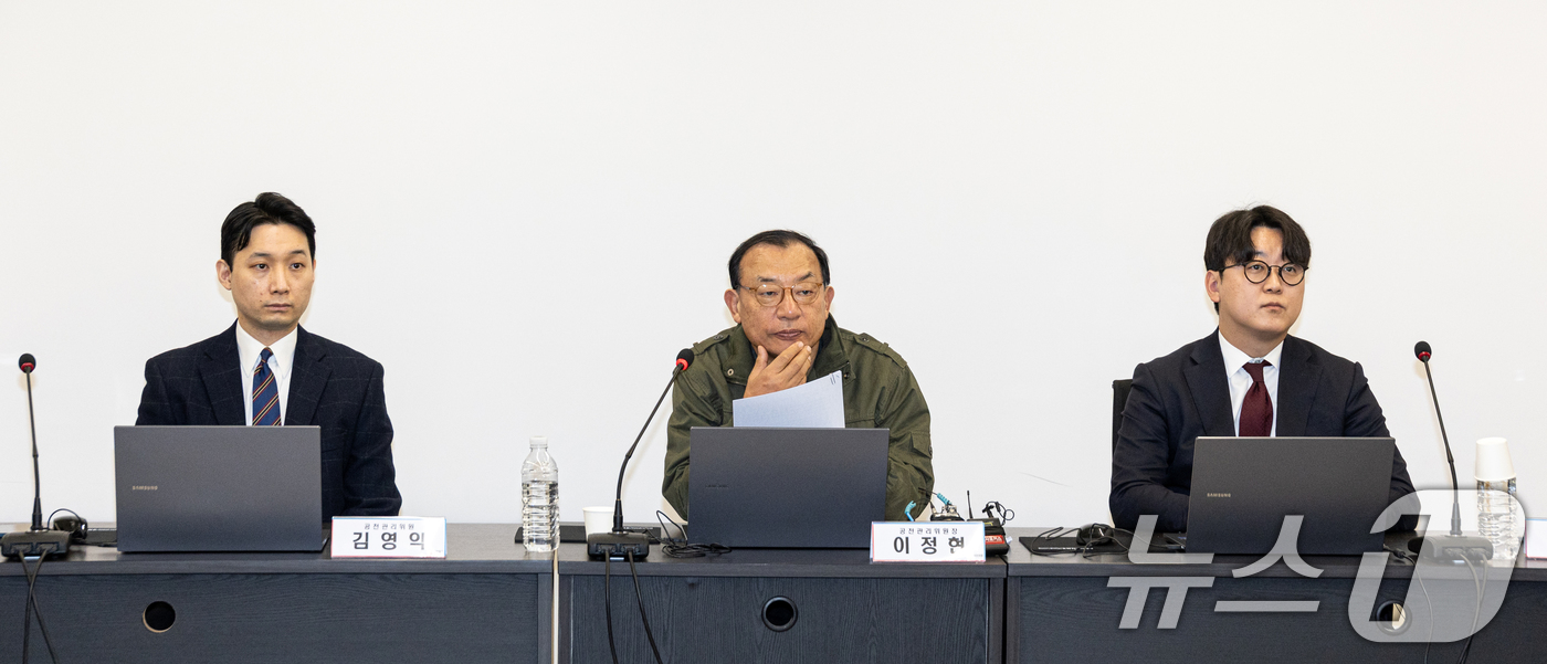 (서울=뉴스1) 이승배 기자 = 이정현 국민의힘 공천관리위원장이 26일 서울 여의도 중앙당사에서 제9회 전국동시지방선거 중앙당 공천관리위원회 3차 회의에 앞서 온라인공천시스템 홍보 …