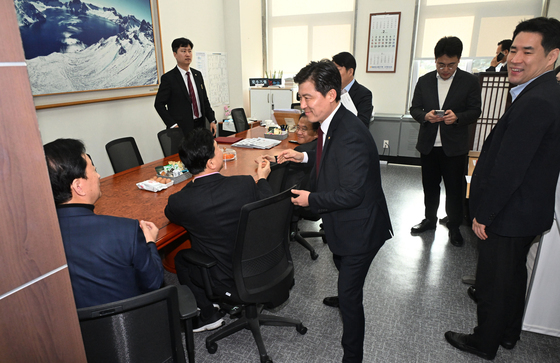 'TK통합법' 처리 놓고 신경전…추미애 "필버부터 취소" vs 송언석 "몽니"