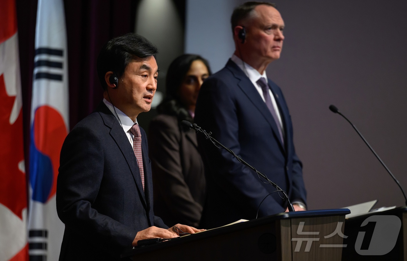 (서울=뉴스1) 포토공용 기자 = 안규백 국방부 장관이 25일(현지시간) 캐나다 오타와에서 열린 제2차 한·캐나다 외교·국방(2+2) 장관회의 계기 공동기자회견에서 발언하고 있다. …