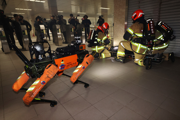 인명 구조하는 AI 사족보행로봇