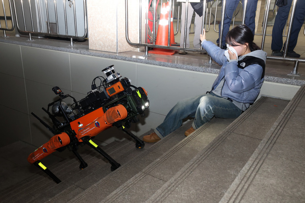 인명 구조하는 AI 사족보행로봇