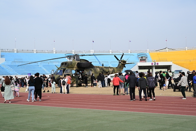 '하늘서 즐기는 딸기축제'…논산딸기축제 헬기 탑승 체험 접수