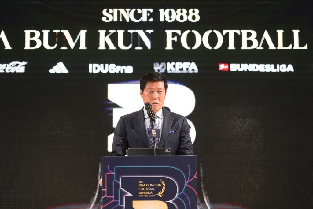 본문 이미지 - 차범근 축구상 시상식에서 발언하는 차범근 이사장(팀차붐 제공) 